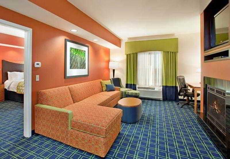 Fairfield Inn & Suites By Marriott Kearney Room photo